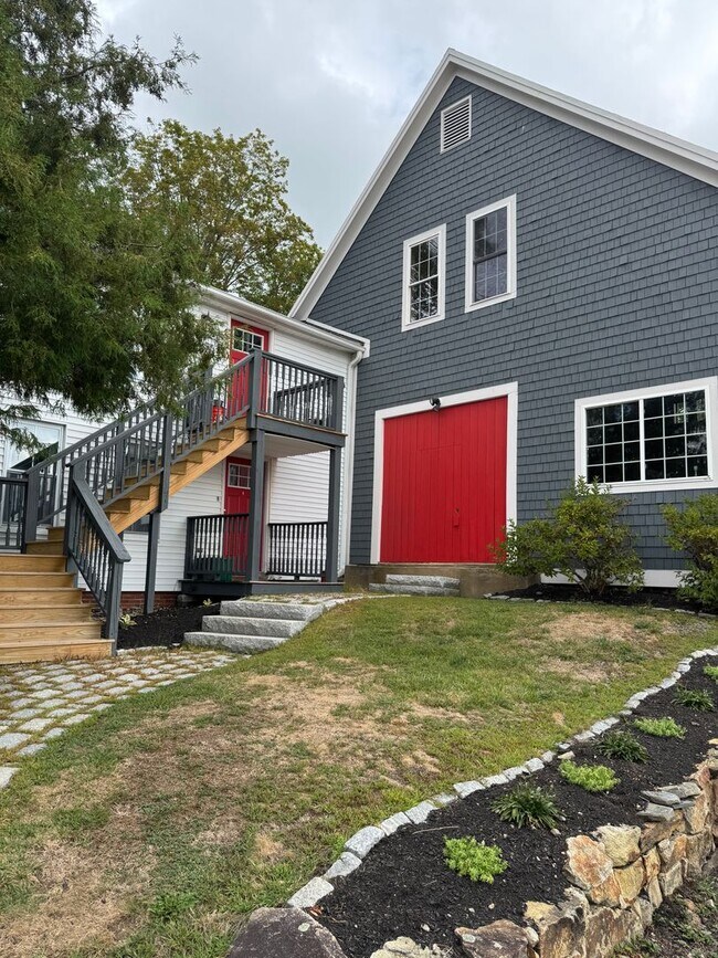 Building Photo - 597 Portland St