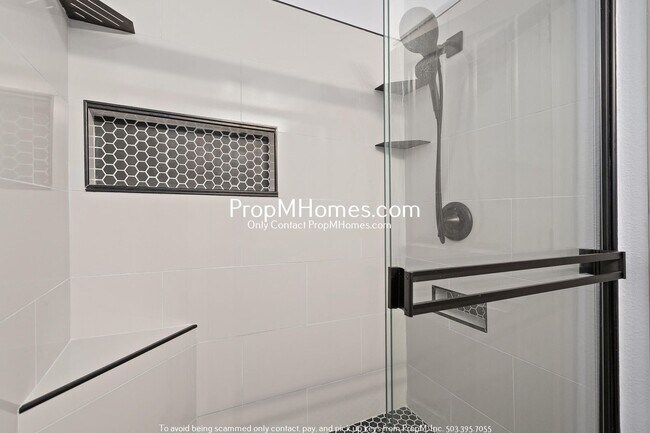 Building Photo - Cozy Two Bedroom Townhome in the Heart of ...