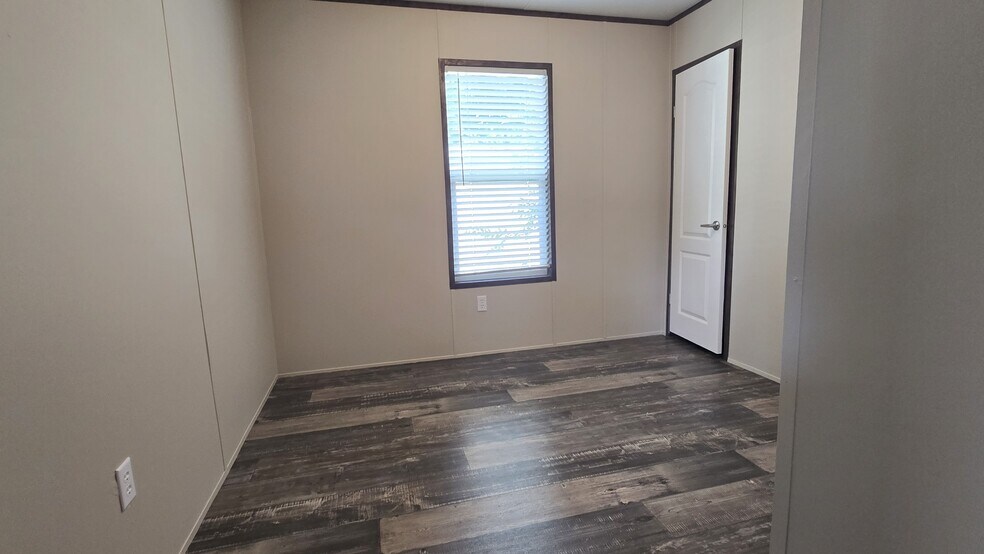 Building Photo - 305 Fryer St