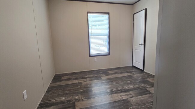 Building Photo - 305 Fryer St