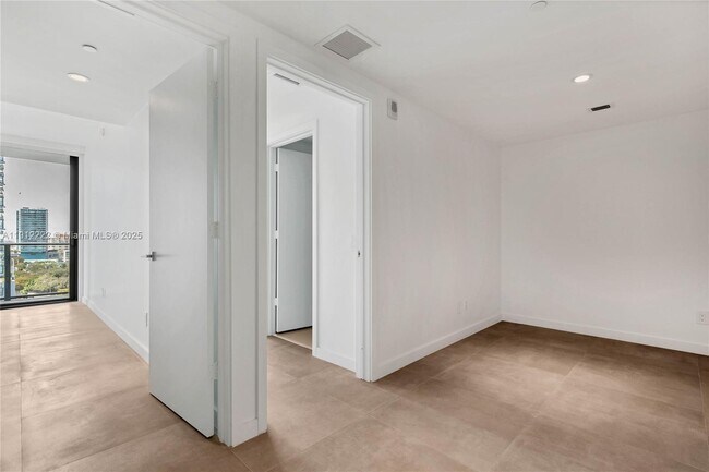 Building Photo - 3131 NE 7th Ave