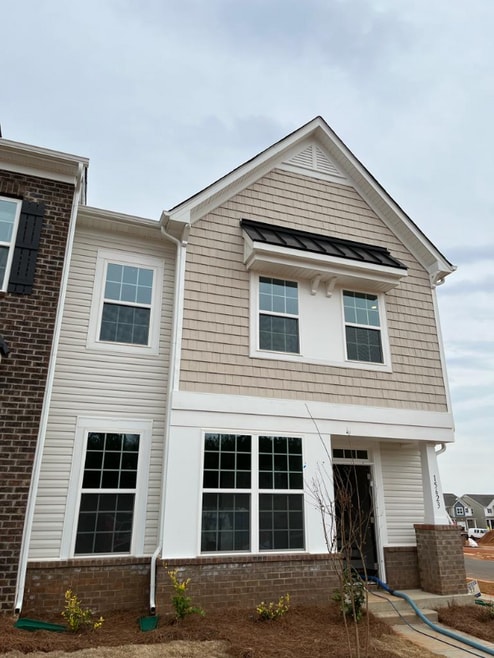 Building Photo - 15623 Country House St