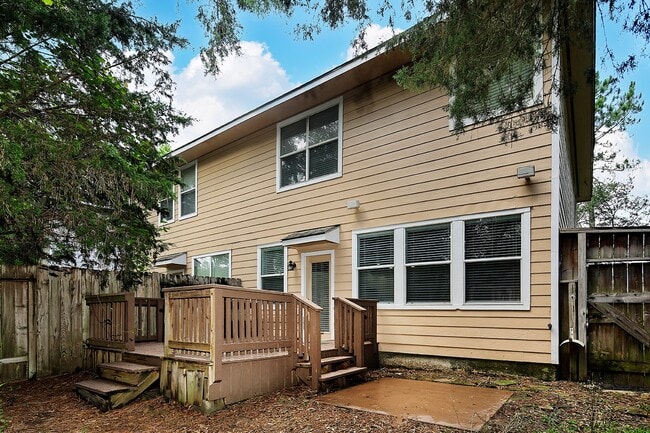 Building Photo - 102 Blue Creek Pl