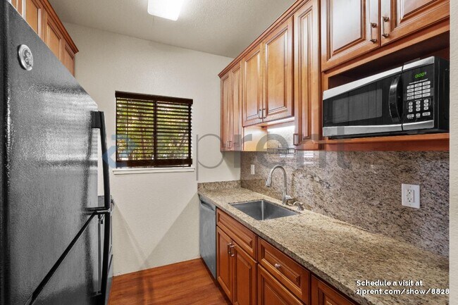 Building Photo - 454 Bolinger Common