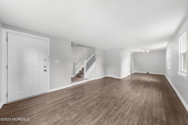 Building Photo - 317 Bath Ave