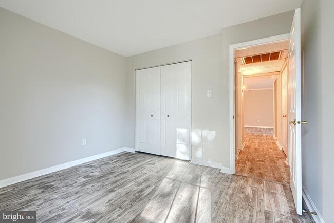 Building Photo - 201 Star Pointe Ct