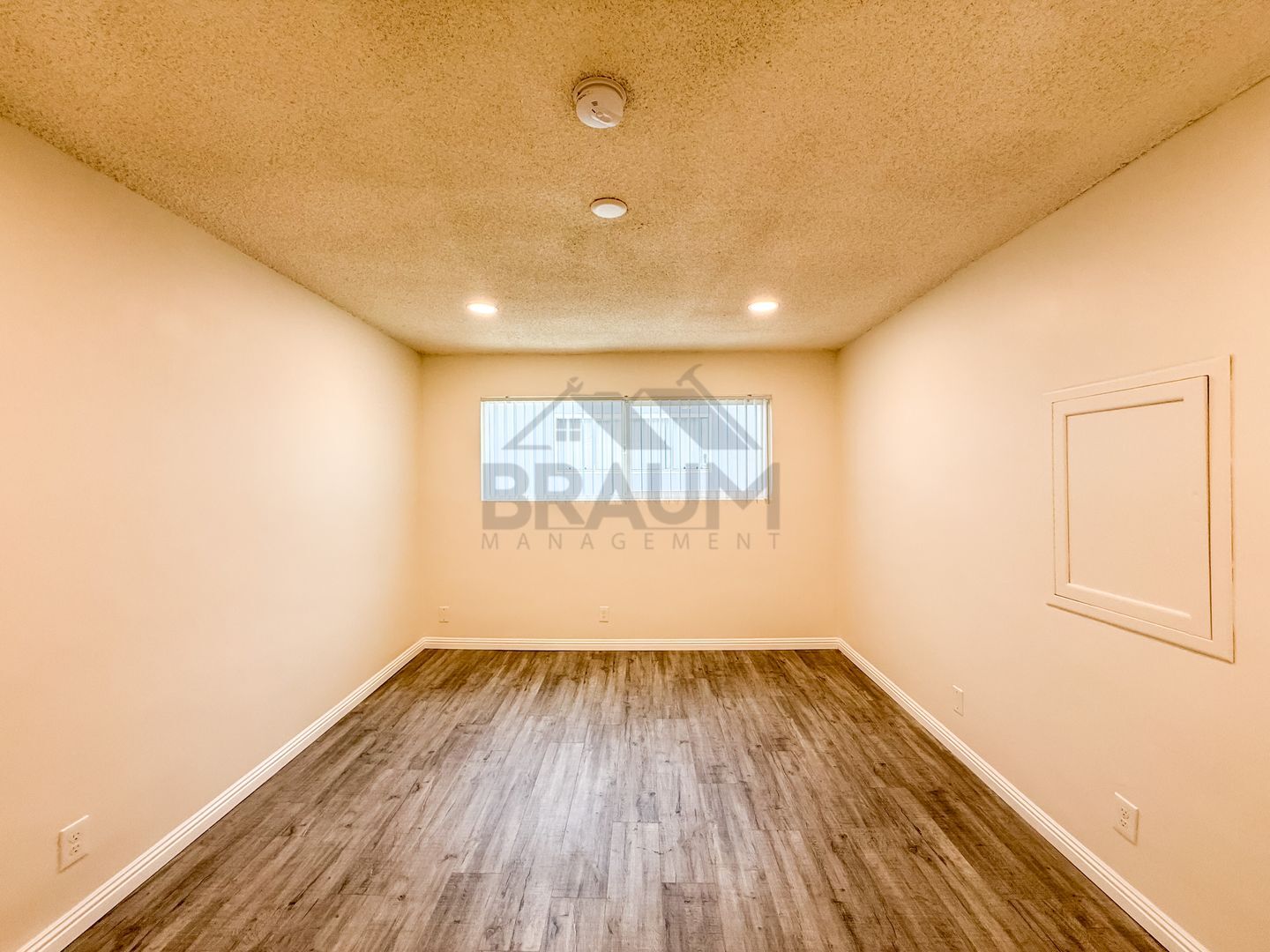 Building Photo - 6039 Whitsett Ave