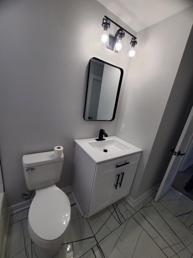 Building Photo - 290 Quick St