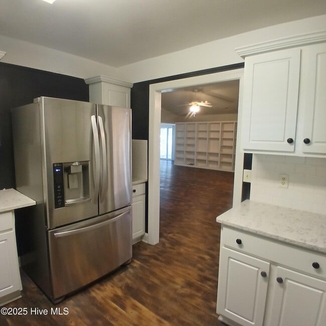 Building Photo - 4999 Glen Cove Dr SE