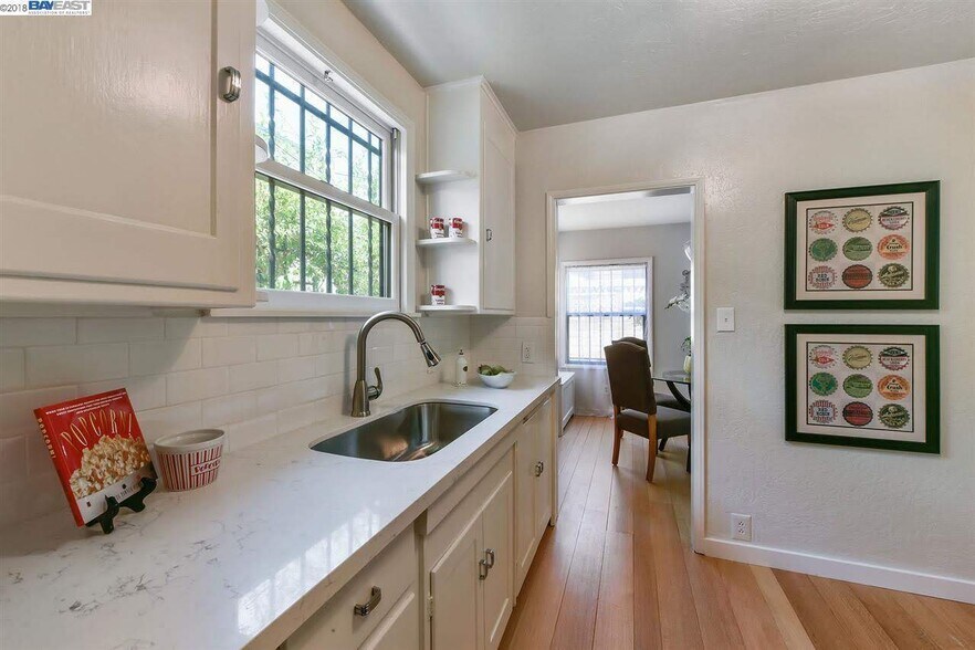 Kitchen - 1562 Lincoln Ave