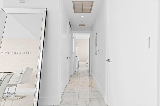 Building Photo - 2900 NE 7th Ave