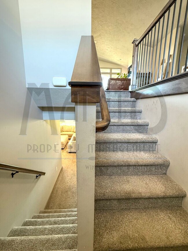 Building Photo - Spacious Eagle Ridge Home
