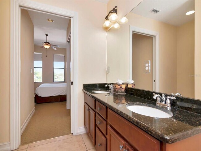 Building Photo - 13941 Clubhouse Dr