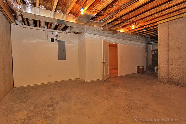 Building Photo - 2358 Garrett Ln