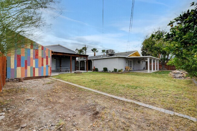 Building Photo - UNIQUE SINGLE FAMILY HOME! - No HOA, Car Lift, RV Parking and Nice Backyard