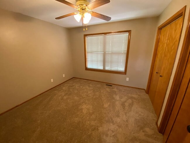 Building Photo - Great West Central Location