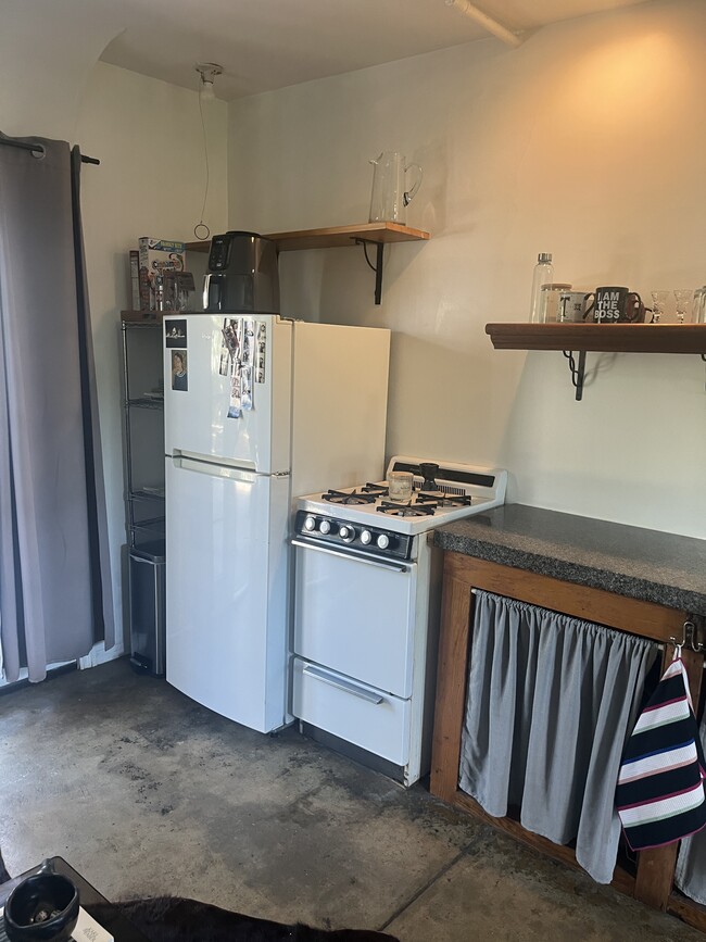 Building Photo - 652 Tularosa Dr