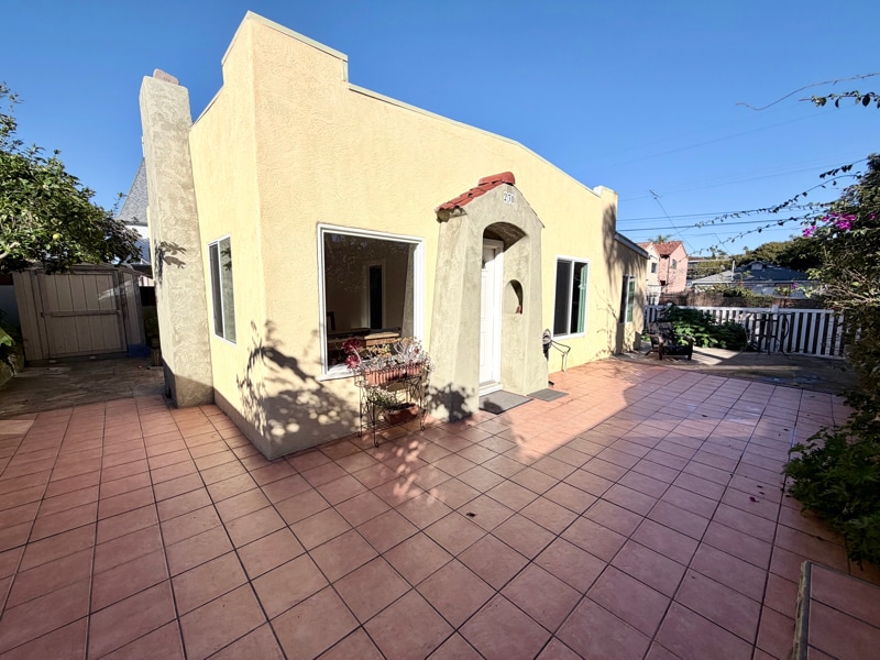 Building Photo - 230 W H St