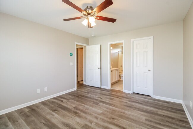 Building Photo - 1220 Maple Ridge Dr