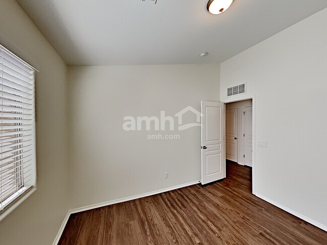 Building Photo - 3868 W Yellow Peak Dr