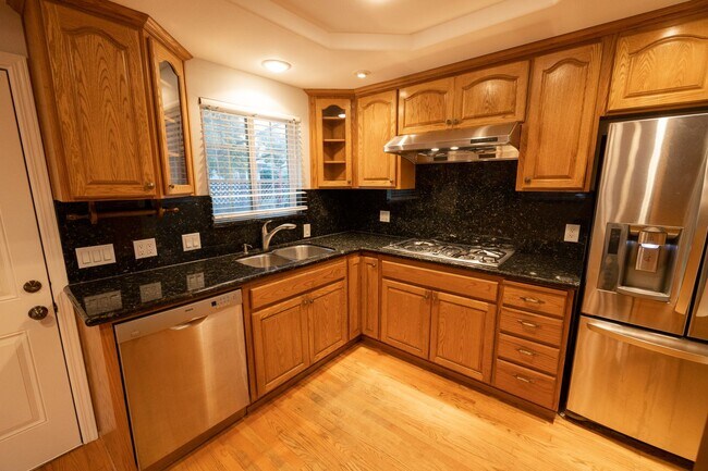 Building Photo - Large updated home in San Mateo Village!