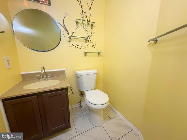 Building Photo - 8202 Ashford Blvd