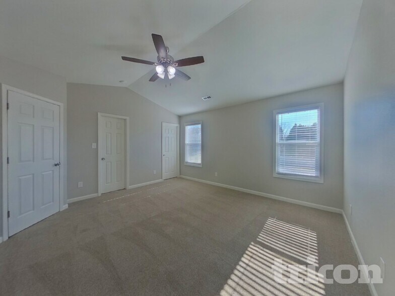 Building Photo - 1550 Oakdale Green Dr