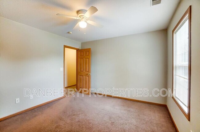 Building Photo - 1105 N Byrne Rd