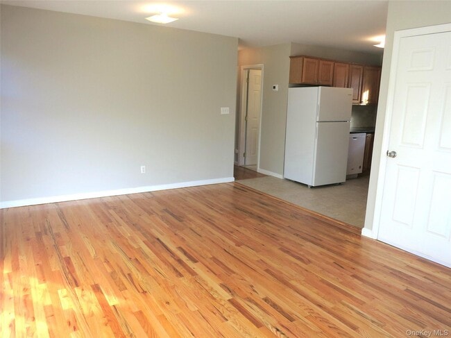 Building Photo - 56 Linwood Rd N