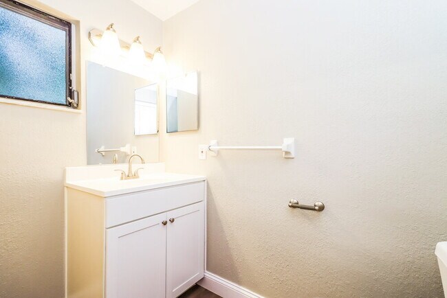 Building Photo - 5795 Hillside St