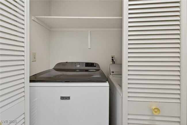 Building Photo - 5155 W Tropicana Ave