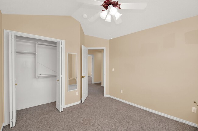 Building Photo - Amazing 4 Bed - 3.5 Bath, Pet-Friendly Lay...