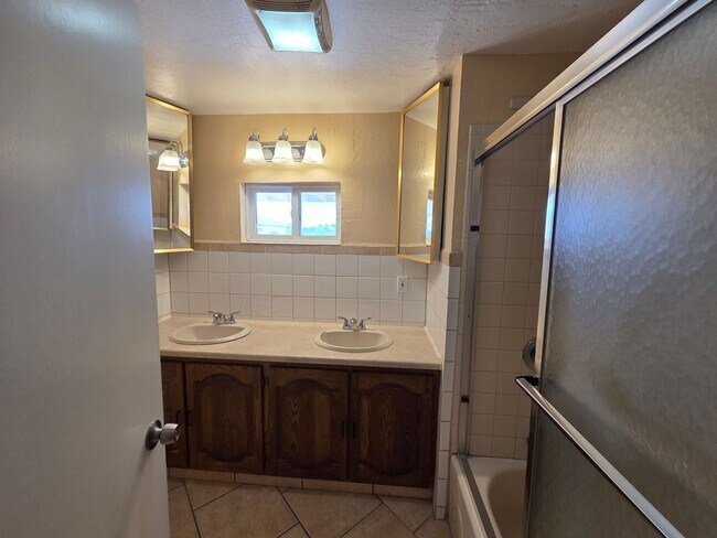 Building Photo - Queen Creek 3 bed / 2 bath on just under 5 Acres! No HOA!