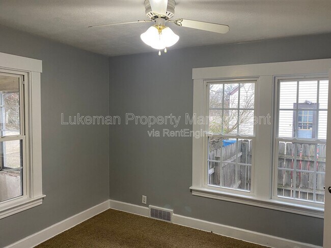 Building Photo - 117 Nelson Ave
