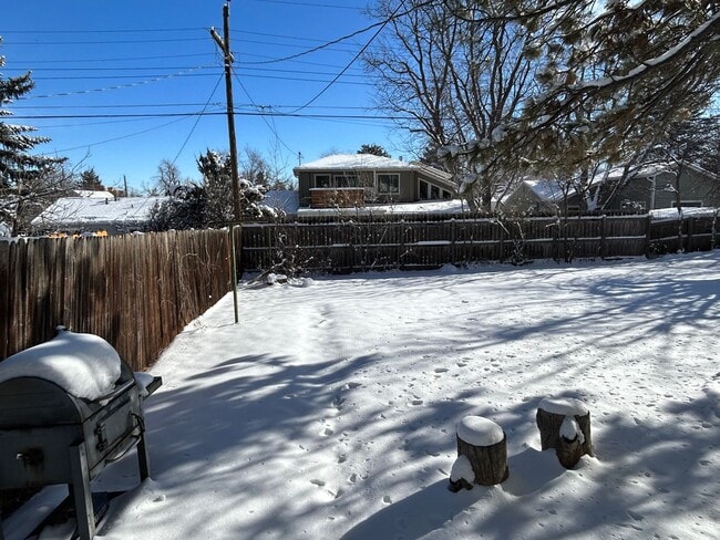 Building Photo - 3 Blocks from CU! Great South Boulder Location Preleasing for August 1st 2026