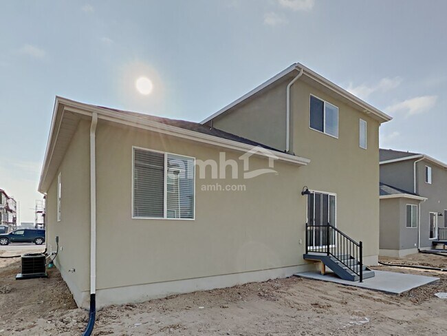 Building Photo - 2369 E Frontier St