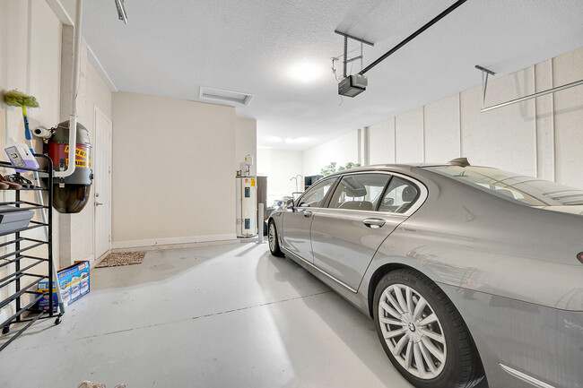 Building Photo - 9485 McAneeny Ct