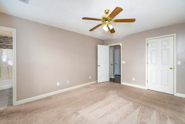 Building Photo - 921 Arnaud St