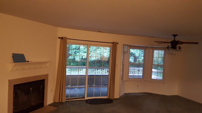 Building Photo - 105 Olympic Ct