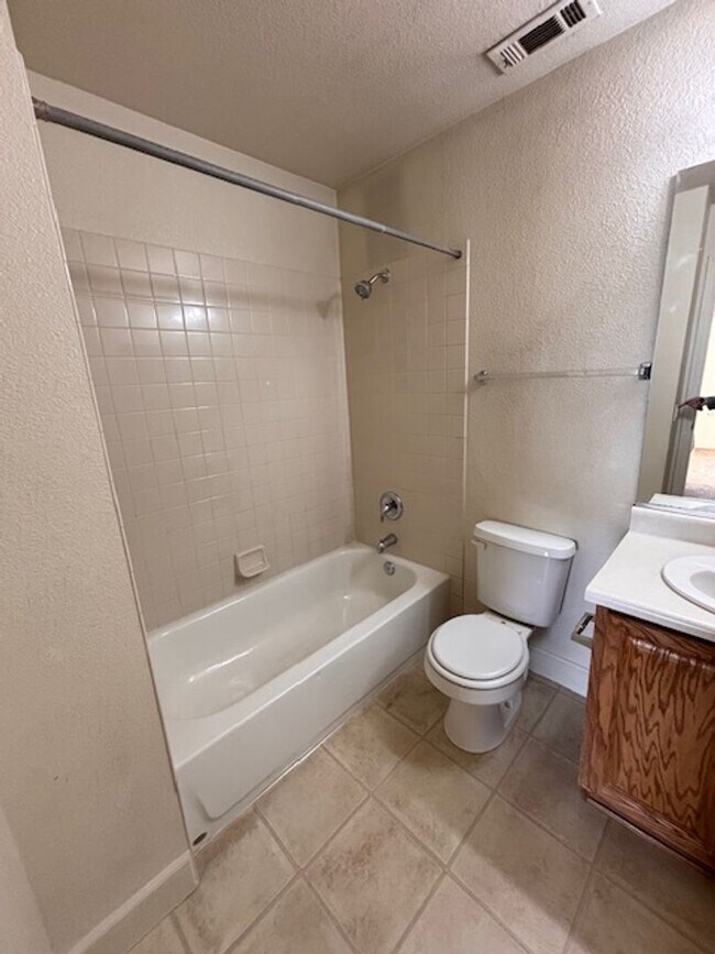 Building Photo - 719 Red Jacket Dr