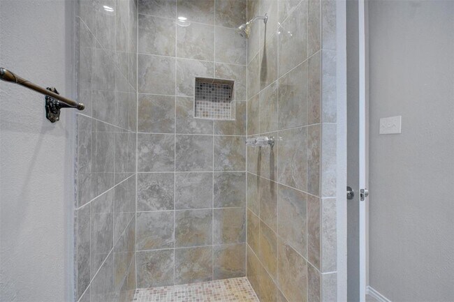 Building Photo - 5100 Verde Valley Ln