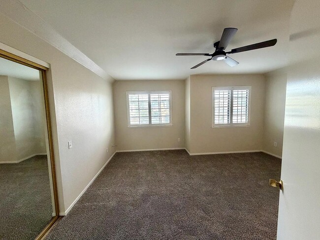 Building Photo - 661 Mockingbird Ln