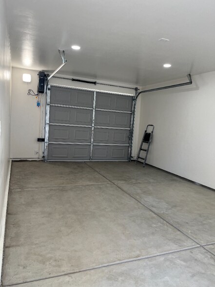 Building Photo - 6318 Ventura St