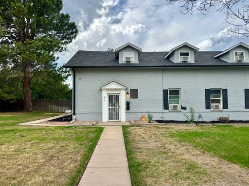 Primary Photo - LARGE 2 Bed, 1 Bath Apartment Available NOW!!