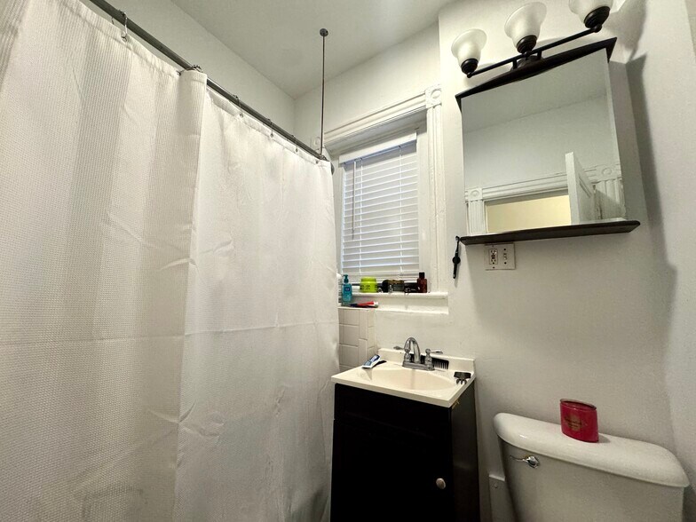 Building Photo - 1510 Tremont St