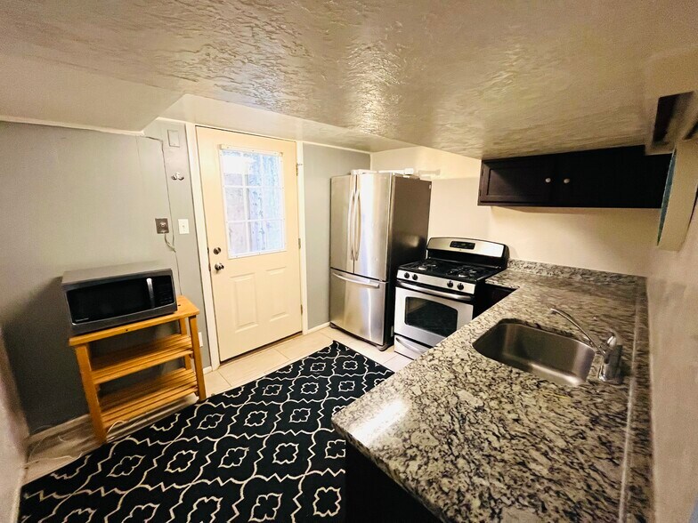 Building Photo - 170 E 1100 S