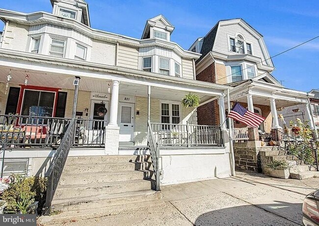 Building Photo - 851 South St