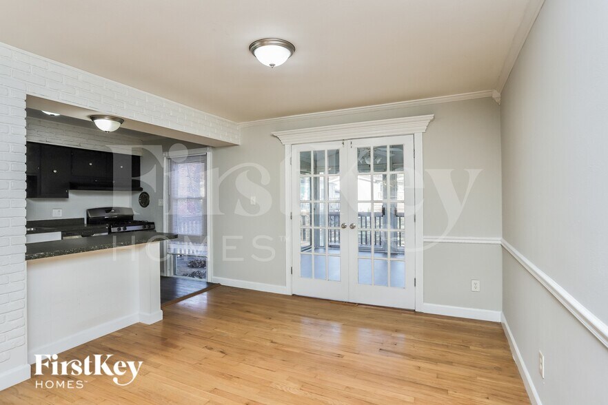 Building Photo - 105 Roland Ave