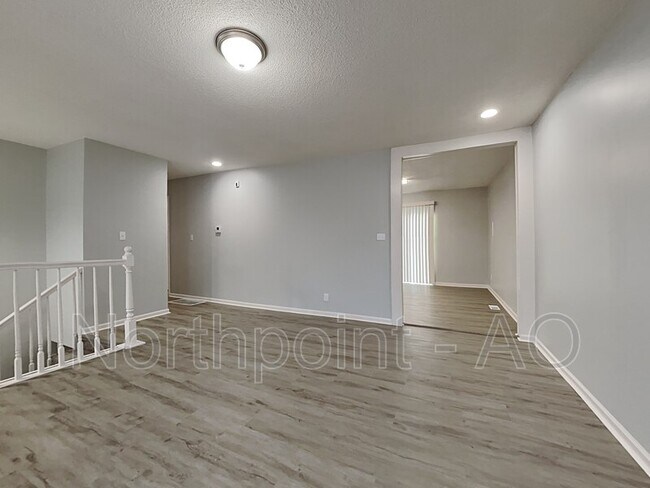Building Photo - 9652 Ditman Way