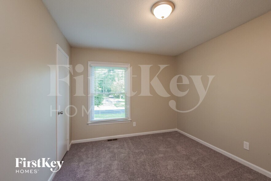 Building Photo - 1023 Lightwood Dr